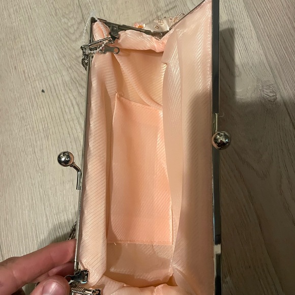 Beautiful embroidered purse - Picture 4 of 4